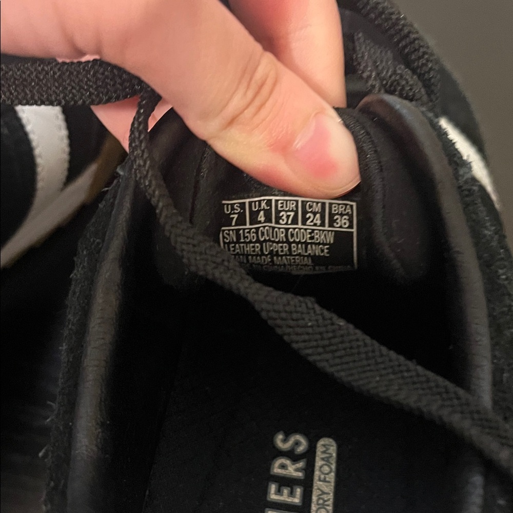 Skechers Woman’s Black and White Sneakers Air cooling memory foam - Picture 6 of 7